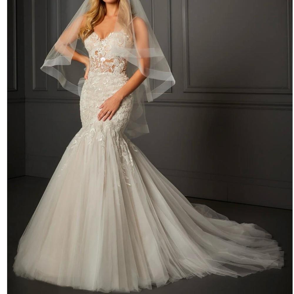 Elegant White Lace Wedding Dress